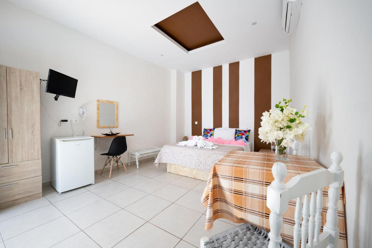 Hotel Thirasia Fira (Santorini) Quarto foto