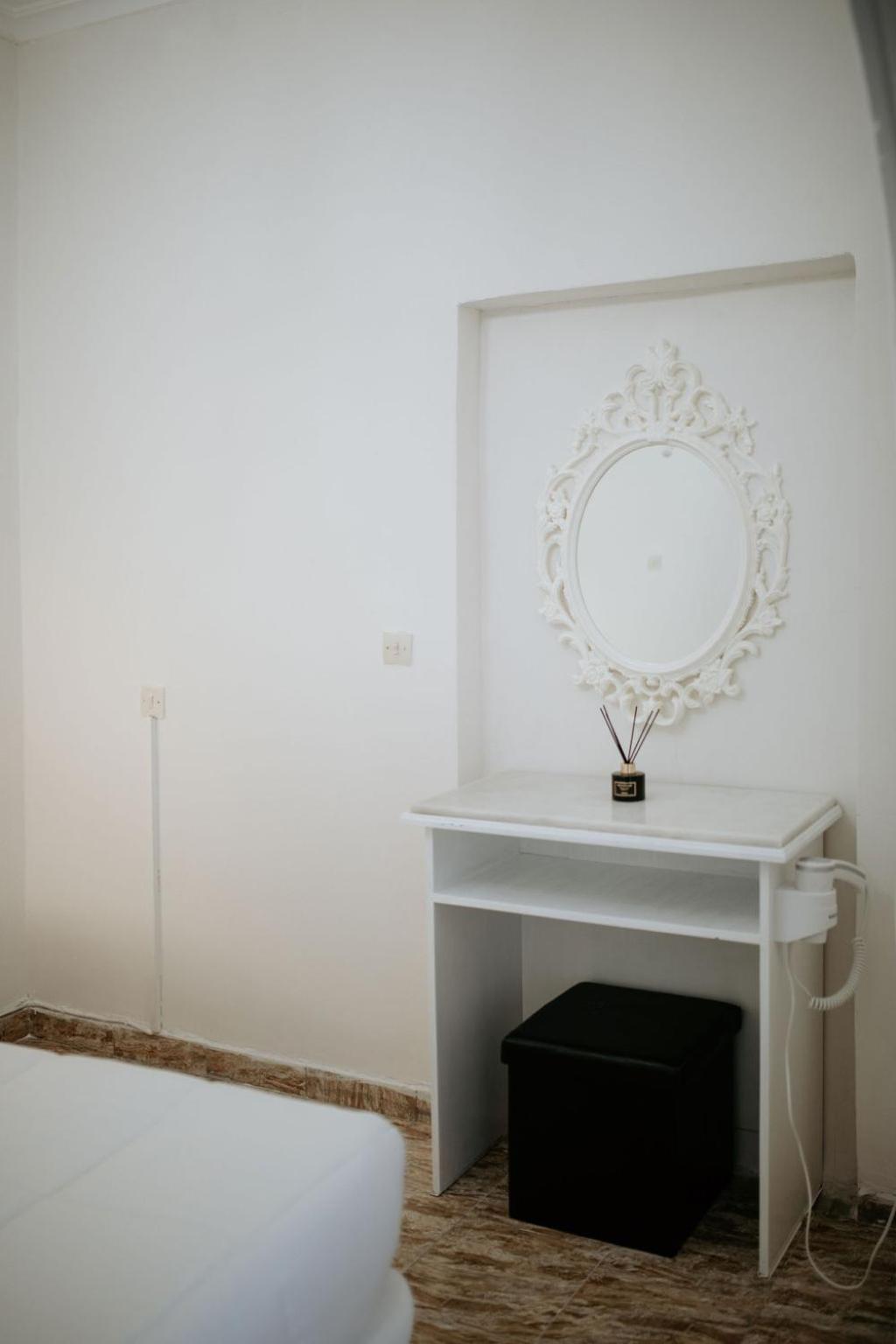 Hotel Thirasia Fira (Santorini) Quarto foto