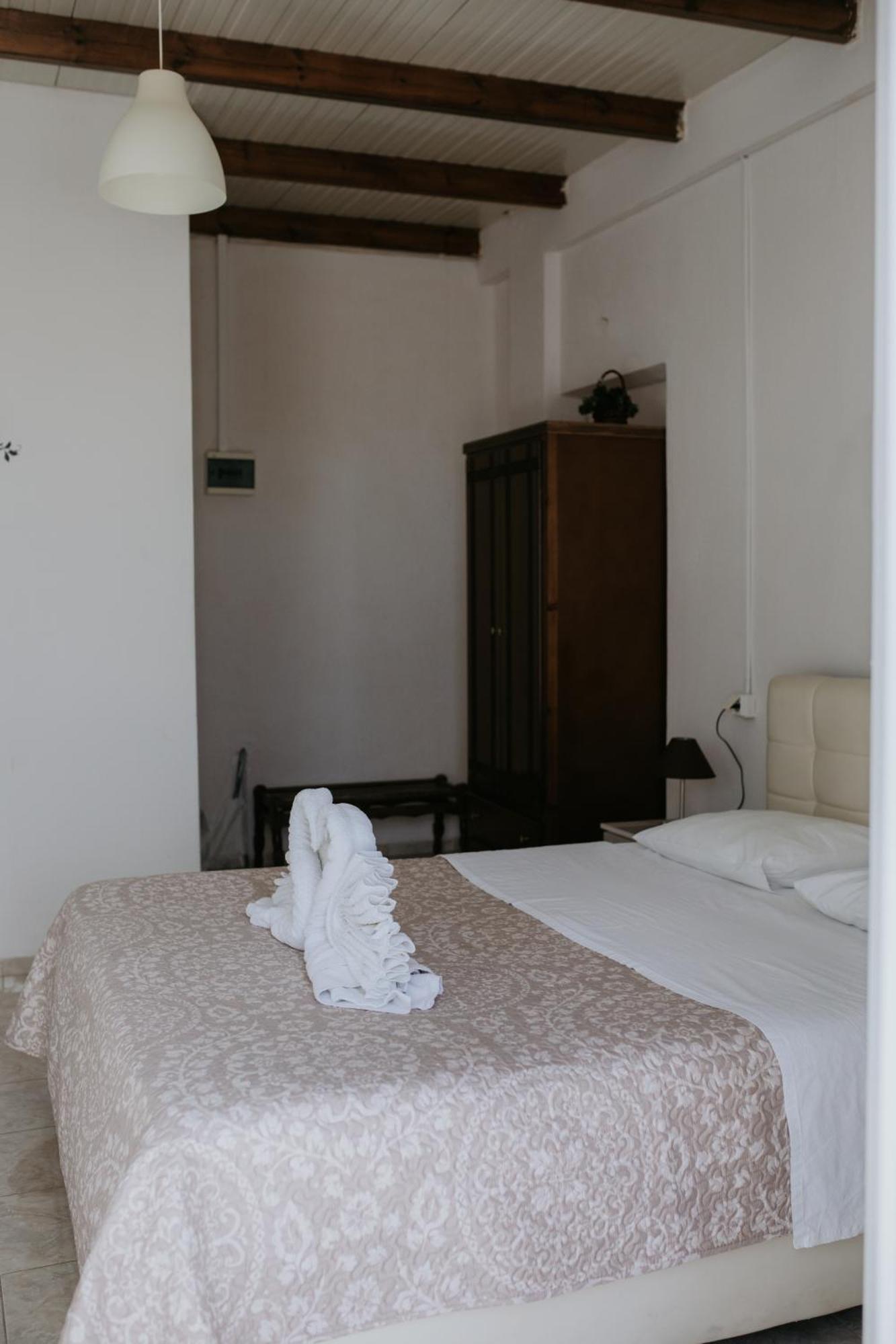 Hotel Thirasia Fira (Santorini) Quarto foto