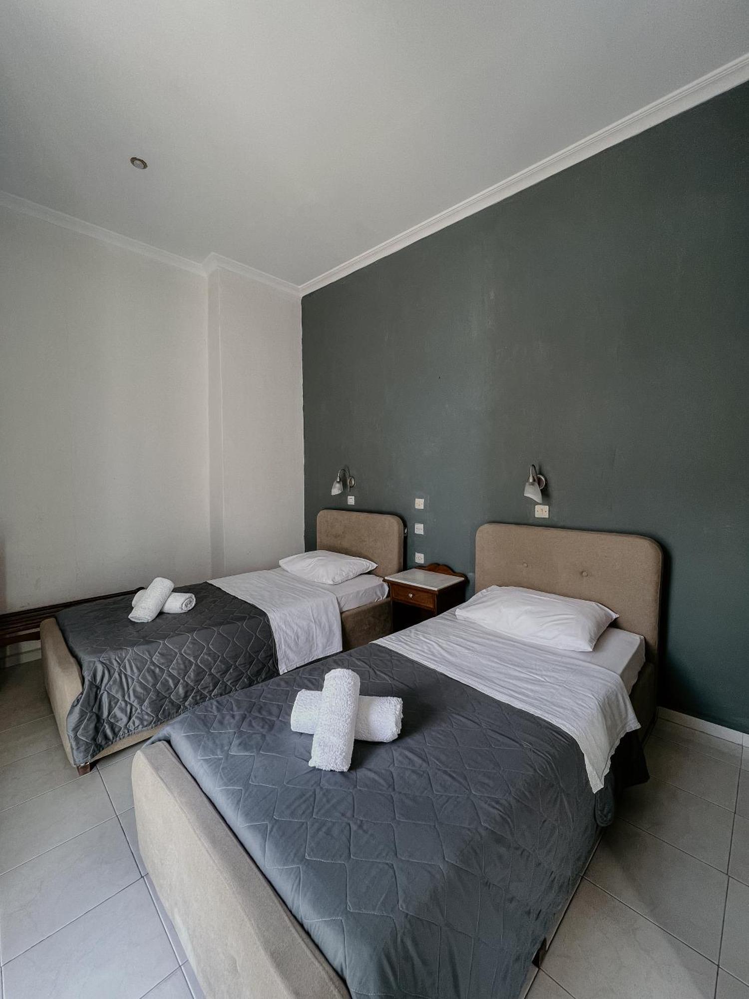 Hotel Thirasia Fira (Santorini) Quarto foto